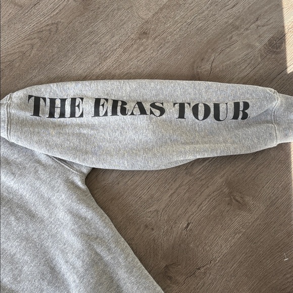 Taylor Swift The Eras Tour Graphic Gray Sweatshirt Size Small - Picture 6 of 7